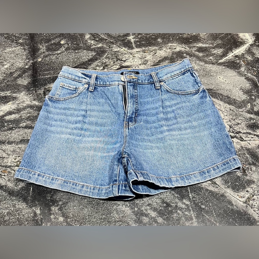 Banana Republic Factory pleated Denim Short | Size 28 / 6R